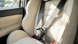 Jak zamontować fotelik na pasy bez Isofix